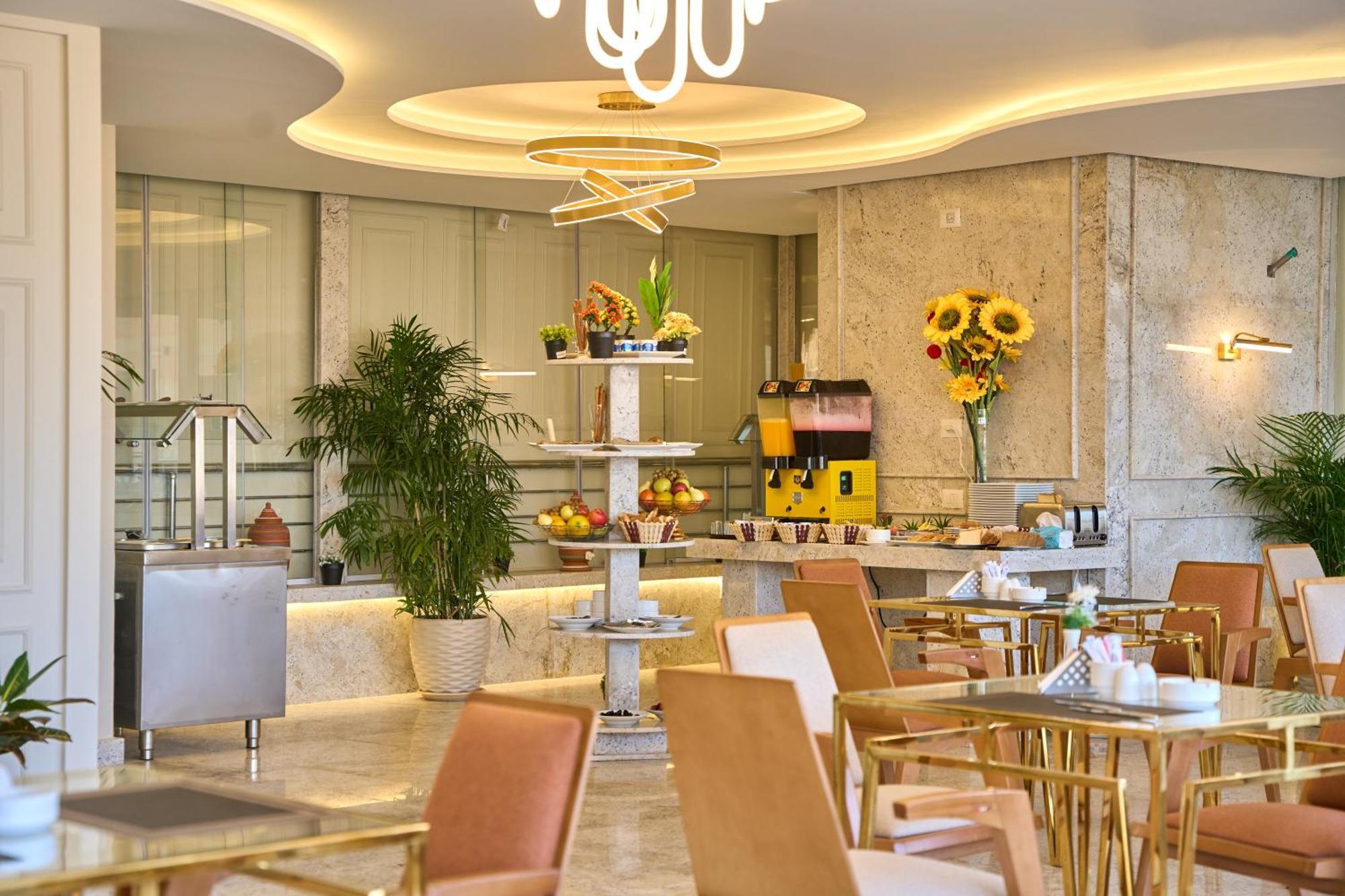 Pyramids Plateau Hotel Kafrat al Jabal Exterior photo